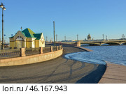 Санкт-Петербург Набережная Лейтенанта Шмидта около Благовещенского моста (2015 год). Стоковое фото, фотограф Александр Алексеев / Фотобанк Лори