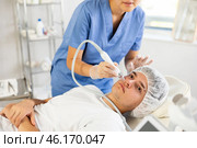 specialist operates hydrogen oxygen cleaning. Стоковое фото, фотограф Яков Филимонов / Фотобанк Лори