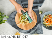 Woman making zucchini spaghetti. Стоковое фото, фотограф Pixel_shot / Фотобанк Лори