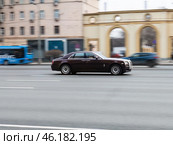 Brown Rolls-Royce Ghost Series I fast moving on highway road. Full-size luxury car on city road in motion, side view. Редакционное фото, фотограф Константин Григорьев / Фотобанк Лори