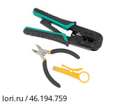 Инструмент для обжима интернет-кабеля витой пары на белом фоне. Tool for crimping of internet cable on a white background. Стоковое фото, фотограф Татьяна Д / Фотобанк Лори