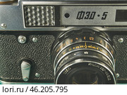 Karachev, Bryansk region Russia - February, 16, 2025: Retro photographic equipment of the USSR – FED-5 rangefinder film camera with an Industar-61L/D lens. Close-up. Virtual Museum of Electronics. Редакционное фото, фотограф Андрей Жигальцов / Фотобанк Лори
