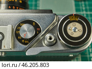 Karachev, Bryansk region Russia - February, 16, 2025: Retro photographic equipment of the USSR – FED-5 rangefinder film camera with an Industar-61L/D lens. Close-up. Virtual Museum of Electronics. Редакционное фото, фотограф Андрей Жигальцов / Фотобанк Лори