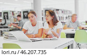 Portrait of cheerful female friends together in public library. Стоковое видео, видеограф Яков Филимонов / Фотобанк Лори