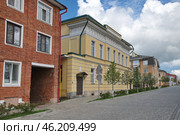 Летний вид на Бульварную улицу в городе Рыбинске. Ярославская область, Россия (2024 год). Стоковое фото, фотограф Елена Коромыслова / Фотобанк Лори