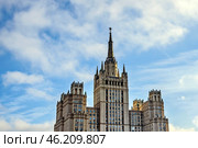 Фрагмент высотного здания на Кудринской площади. Пресненский район ЦАО, Кудринская площадь, дом 1. Редакционное фото, фотограф Владимир Устенко / Фотобанк Лори