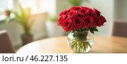 A bouquet of lush roses with the inscription Forgive me!. The concept of an apology is very detailed. Стоковое AI-изображение, AI-художник ketpro.design / Фотобанк Лори