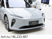 Автомобиль Nio ET5t в автосалоне в Китае (2024 год). Редакционное фото, фотограф Кекяляйнен Андрей / Фотобанк Лори