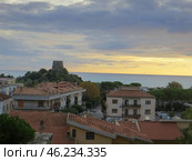 Scalea, Italy. November 20, 2024. Calabria. Scalea old city, historical center.Talao Tower on the background of sunset over the sea. Редакционное фото, фотограф Мария Фетисова / Фотобанк Лори