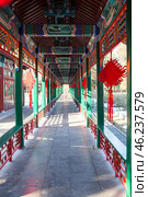 Павильоны, коридоры и деревянные расписные конструкции в парке. The Palace park (Forbidden City) located in Beijing, China (2024 год). Редакционное фото, фотограф Кекяляйнен Андрей / Фотобанк Лори