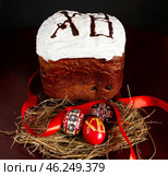 Пасхальный натюрморт. Кулич (паска) и яйца-писанки. Easter still life. Easter cake and eggs. Стоковое фото, фотограф Александр Рыбалка / Фотобанк Лори