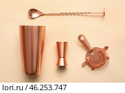 Cobbler shaker, double jigger, strainer and mixing spoon on color background. Стоковое фото, фотограф Pixel_shot / Фотобанк Лори