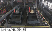 Coal Preparation Plant Screening. Coal Washing Equipment, Mineral Processing, Coal Enrichment Technology Industrial Mining Machinery, Raw Ore Separation Heavy Industry Production. On Belt conveyor. Стоковое видео, видеограф Сергей Тимофеев / Фотобанк Лори