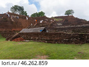 Руины крепости Сигирия (Sigiriya) на Львиной скале в Шри-Ланке. Редакционное фото, фотограф Дымов Игорь / Фотобанк Лори