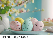 Празднование Пасхи, крашеные куриные яйца на тарелке. Стоковое AI-изображение, AI-художник Римма Тельнова / Фотобанк Лори
