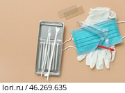 Medical gloves with mask, gynecological speculum and pap smear test tools on brown background. Стоковое фото, фотограф Pixel_shot / Фотобанк Лори