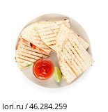 Plate with tasty vegetarian quesadillas and sauce on white background. Стоковое фото, фотограф Pixel_shot / Фотобанк Лори
