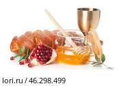 Challah, sacramental goblet with wine, honey and pomegranate on white background. Rosh Hashanah (Jewish New Year) celebration. Стоковое фото, фотограф Pixel_shot / Фотобанк Лори