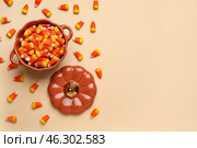 Ceramic pot of tasty Halloween candy corns color background. Стоковое фото, фотограф Pixel_shot / Фотобанк Лори