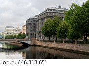 View of the Kryukov Canal embankment and an apartment building made of dark gray granite on an summer day, St. Petersburg, Russia. Стоковое фото, фотограф Ula Ulachka / Фотобанк Лори