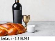 Traditional challah bread with wine on light background. Shabbat Shalom. Стоковое фото, фотограф Pixel_shot / Фотобанк Лори