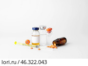 Bottles of insulin with pills and syringe on white background. Diabetes concept. Стоковое фото, фотограф Pixel_shot / Фотобанк Лори