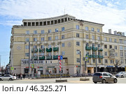 Город Казань. Жилой дом Валтреста («Татваленок») для стахановцев (Народное название "Красный Восток"). Постройка 1938 г. Улица Татарстан, дом 3 (2024 год). Редакционное фото, фотограф Александр Тараканов / Фотобанк Лори