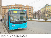 Автобус в Санкт-Петербурге. Площадь Стачек. Редакционное фото, фотограф Александр Алексеев / Фотобанк Лори