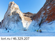 LAKE BAIKAL, OLKHON ISLAND, IRKUTSK REGION, RUSSIA -  February 22, 2025: Tourists travel to famous icy cape Sagan-Khushun or Three Brothers Rocks are natural landmark of Olkhon Island. Редакционное фото, фотограф Виктория Катьянова / Фотобанк Лори