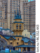 The House-Tower on Sparrow Hills in Moscow - a water tower located near the building of Moscow State University (MSU) (2019 год). Стоковое фото, фотограф Анна Кривицкая / Фотобанк Лори