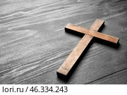 Christian cross on wooden background. Стоковое фото, фотограф Pixel_shot / Фотобанк Лори