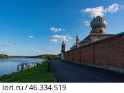 Вид на Староладожский Никольский монастырь в городе Старая Ладога на реке Волхов. Ленинградская область, Россия (2019 год). Стоковое фото, фотограф Дымов Игорь / Фотобанк Лори