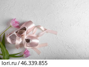 Ballet shoes with tulip flowers on white textured background. Стоковое фото, фотограф Pixel_shot / Фотобанк Лори