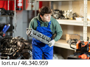 Young auto mechanic repairing an engine in garage. Стоковое фото, фотограф Яков Филимонов / Фотобанк Лори