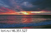 Dramatic red sunset and sea beach. Стоковое видео, видеограф Михаил Коханчиков / Фотобанк Лори