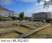 Stara Zagora, Bulgaria. July 23, 2024.City center.View of the excavations of the ancient forum of Augustus Trajan. Редакционное фото, фотограф Мария Фетисова / Фотобанк Лори