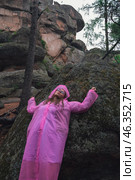 Woman in the taiga forest and rocks of the Stolby nature reserve park. Стоковое фото, фотограф Jan Jack Russo Media / Фотобанк Лори