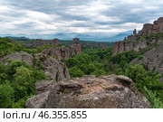 Вид на скалы Белоградчик (Belogradchik) ,природная достопримечательность, Болгария (2019 год). Стоковое фото, фотограф Дымов Игорь / Фотобанк Лори