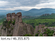 Вид на скалы Белоградчик (Belogradchik) ,природная достопримечательность, Болгария (2019 год). Стоковое фото, фотограф Дымов Игорь / Фотобанк Лори