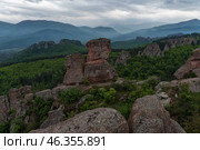 Вид на скалы Белоградчик (Belogradchik) ,природная достопримечательность, Болгария (2019 год). Стоковое фото, фотограф Дымов Игорь / Фотобанк Лори