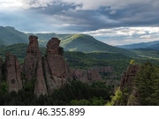 Вид на скалы Белоградчик (Belogradchik) ,природная достопримечательность, Болгария (2019 год). Стоковое фото, фотограф Дымов Игорь / Фотобанк Лори