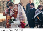 Kolomna, Russia, February 16, 2013. A colorful wedding celebration in Russian traditions. The bride and groom perform the forging ceremony in the forge. Revival and popularization of national traditions by young people. Редакционное фото, фотограф Оксана Медведева / Фотобанк Лори
