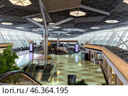 Modern interior of international airport in the capital Baku. Republic of Azerbaijan (2023 год). Редакционное фото, фотограф Евгений Ткачёв / Фотобанк Лори