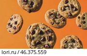 Cookies Levitation. Creative food template. Chocolate chip cookie bursting flying in midair on orange color background. Magazine, banner, advertisement. Copy text space. Falling broken biscuits. Стоковое AI-видео, аниматор Марина Демидюк / Фотобанк Лори