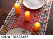 Halloween table setting with spiders and candles on grunge background. Стоковое фото, фотограф Pixel_shot / Фотобанк Лори