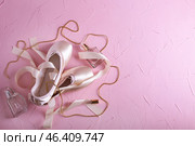 Ballet shoes with perfume bottles on color background. Стоковое фото, фотограф Pixel_shot / Фотобанк Лори