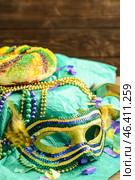 Festive decor and cake for Mardi Gras (Fat Tuesday) holiday on table. Стоковое фото, фотограф Pixel_shot / Фотобанк Лори