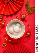 Bowl of tangyuan with Chinese decor on red background. Dongzhi Festival. Стоковое фото, фотограф Pixel_shot / Фотобанк Лори