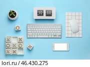 Computer keyboard with notebook, mobile phone, alarm clock and noughts-and-crosses game on color background. Стоковое фото, фотограф Pixel_shot / Фотобанк Лори