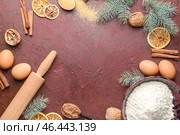 Рама изготовлена из ингредиентов для рождественского пирога на цветном фоне. Стоковое фото, фотограф Pixel_shot / Фотобанк Лори